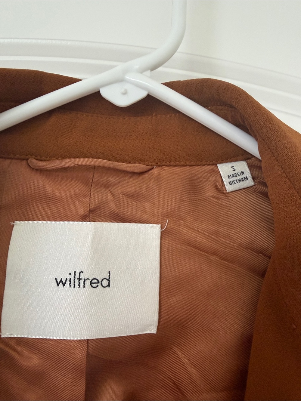 Aritzia Wilfred Cropped Button-Front Jacket in Rich Chesnut - Picture 3 of 3